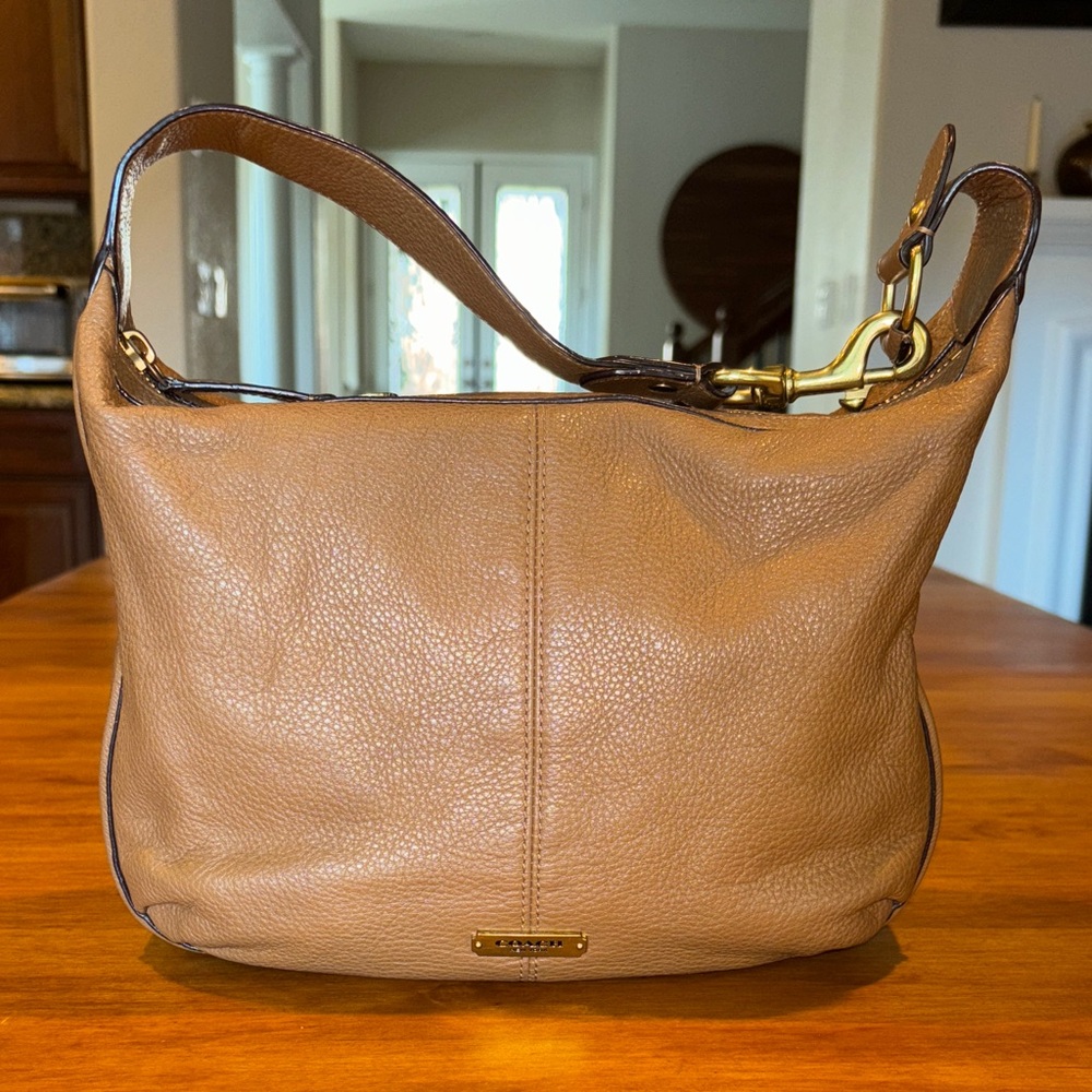COACH Pebble Leather Shoulder Bag in Camel & Brass Hardware Hobo Purse Luxury 🤎